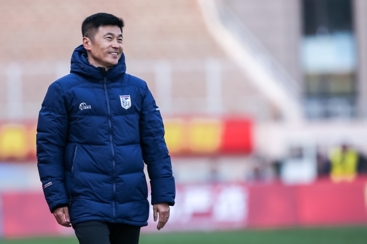 足球報(bào)：大連英博低調(diào)備戰(zhàn)，簽約贊助商為大連足球注入新活力